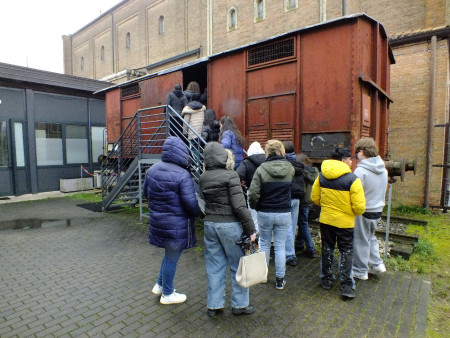 12 feb 2026 Visita della scuola Maffei di Vicenza al Museo dell'internamento di Padova